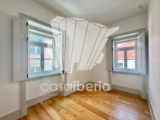 2-Bedroom Apartment in Lisboa — photograph 3