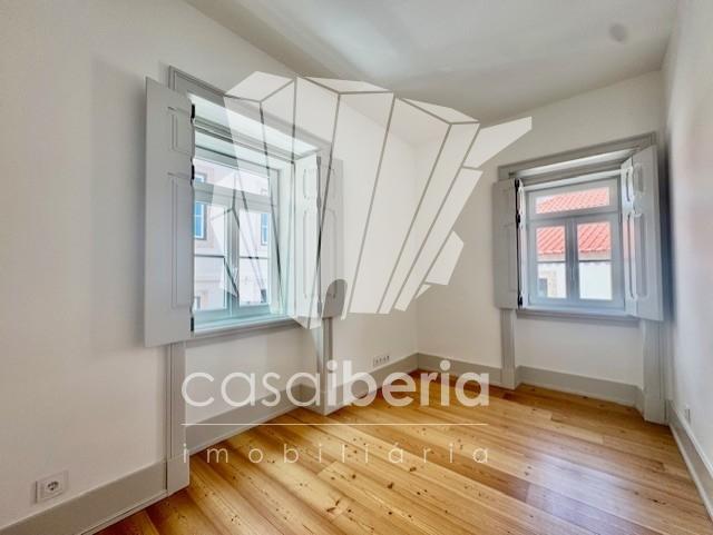 2-Bedroom Apartment in Lisboa — photograph 4