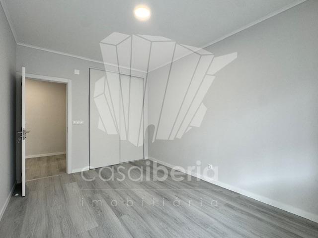 2-Bedroom Apartment in Oeiras — photograph 2