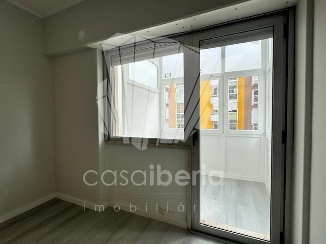 2-Bedroom Apartment in Oeiras — photograph 3