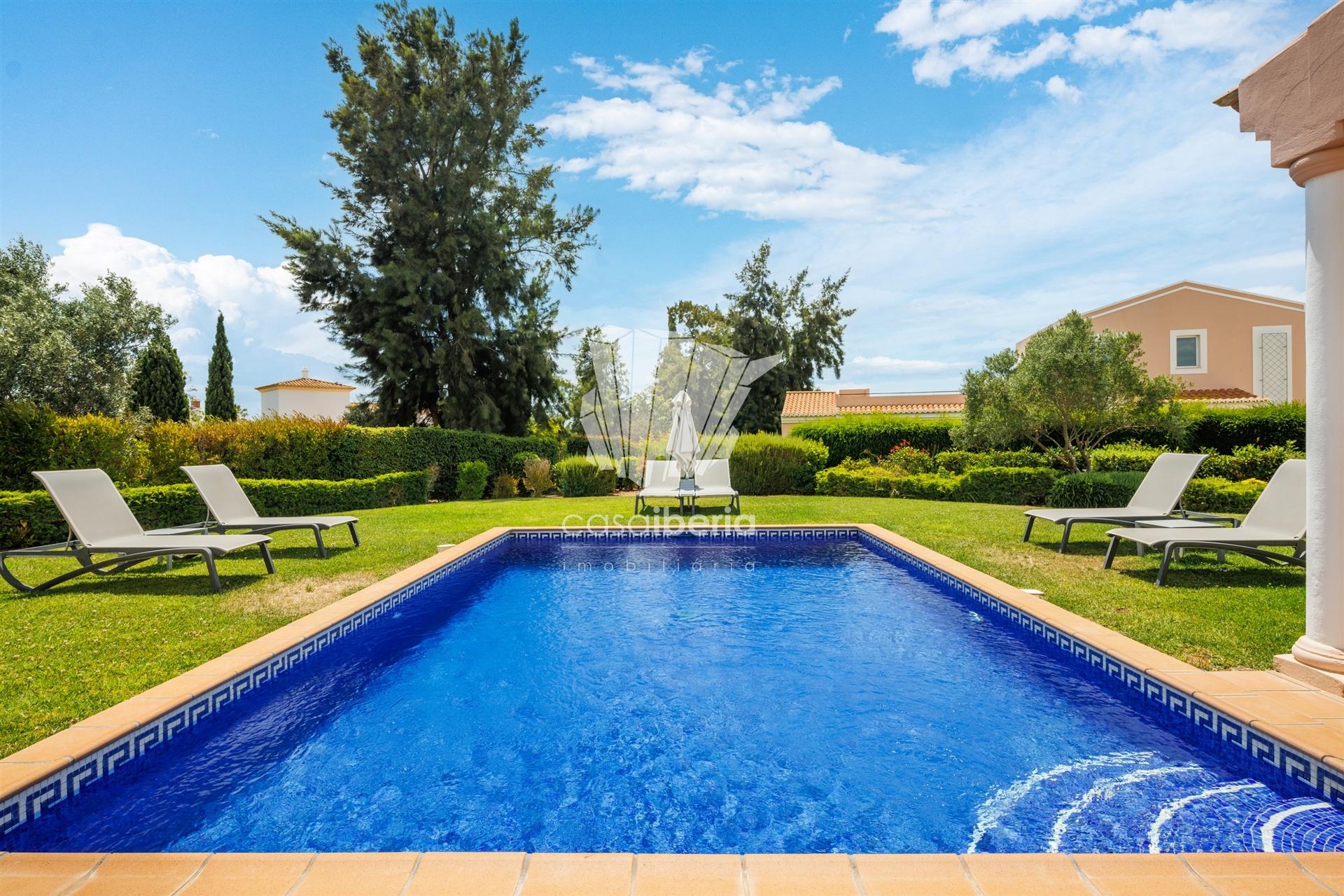 Renovated Resort Villa in Lagoa — photograph 4