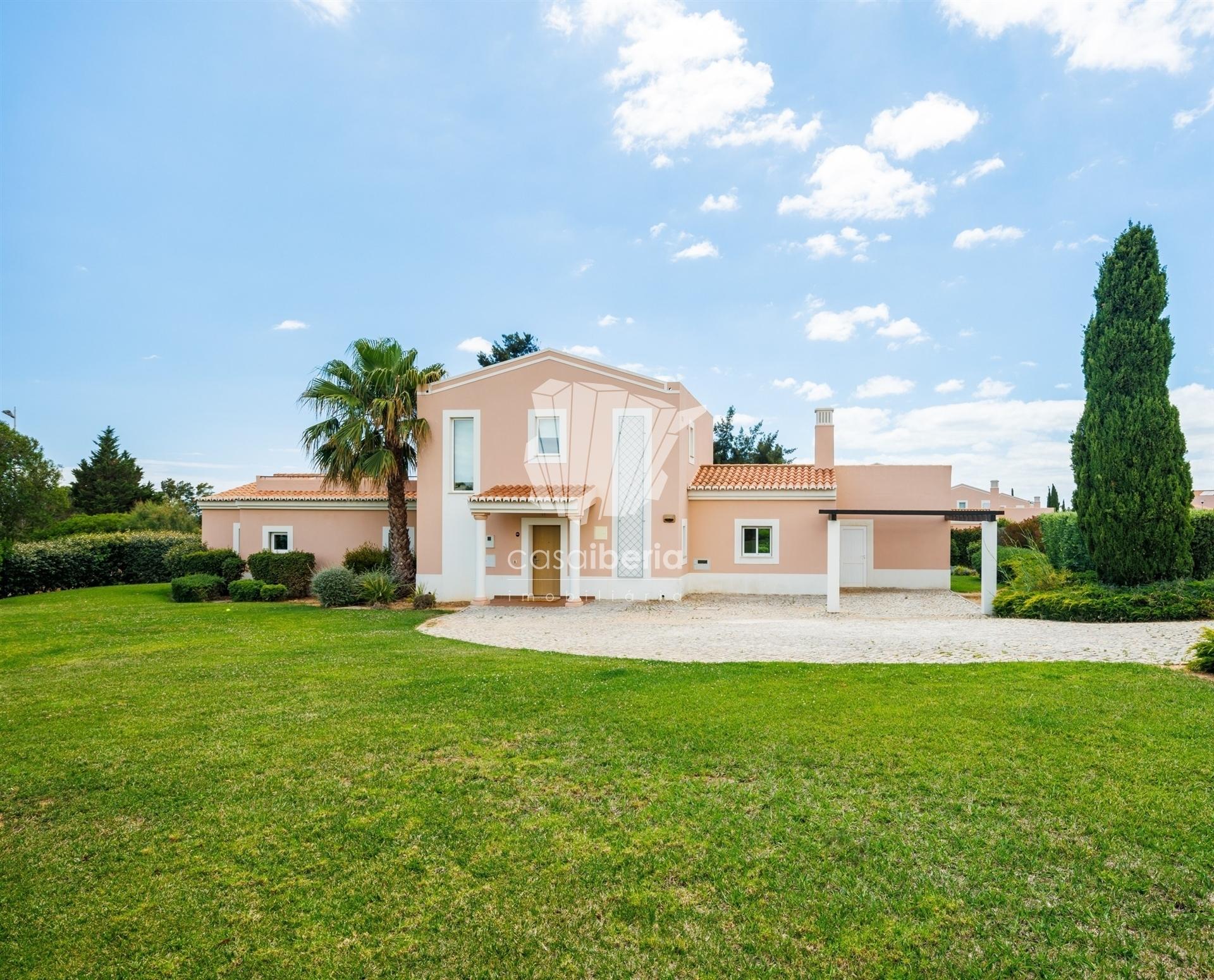 Renovated Resort Villa in Lagoa — photograph 2