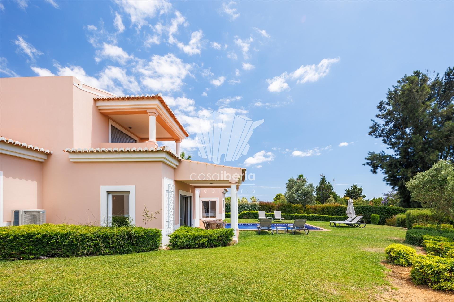 Gated Resort House in Lagoa — photograph 2