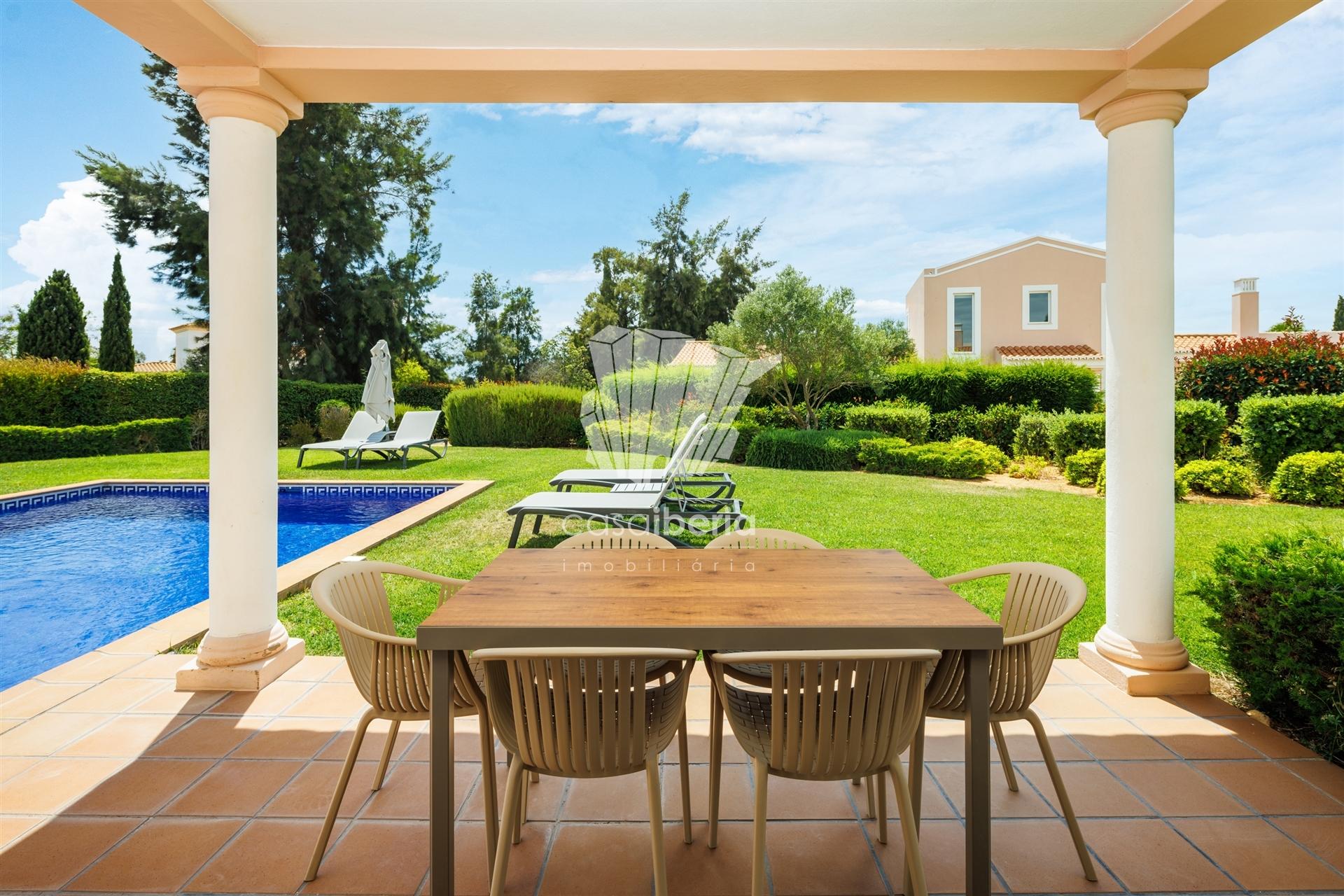 Gated Resort House in Lagoa — photograph 3