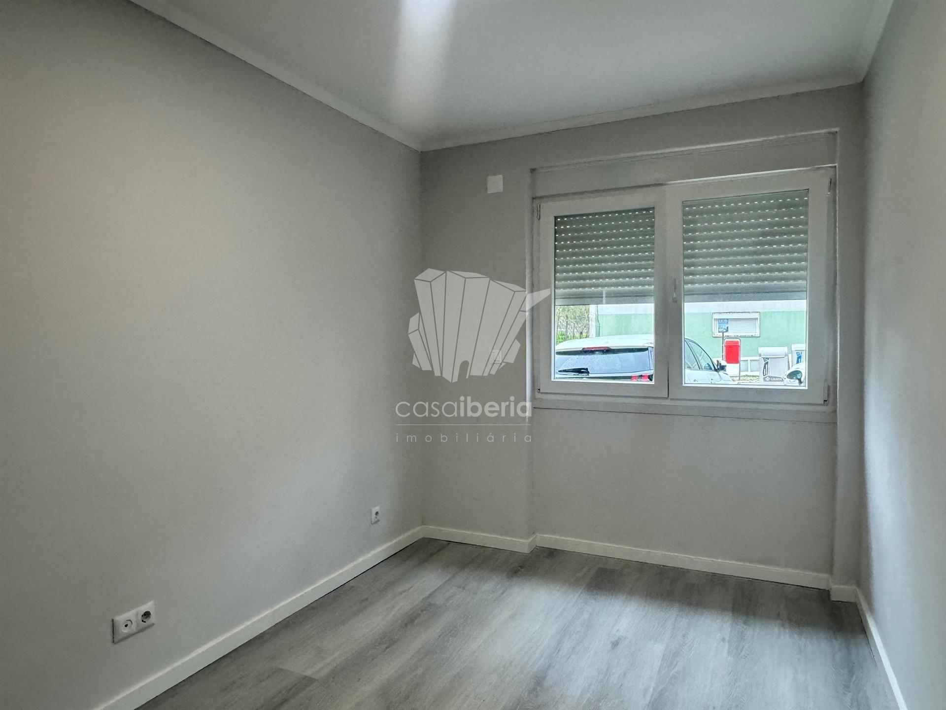 2-Bedroom Apartment in Lisboa — photograph 3