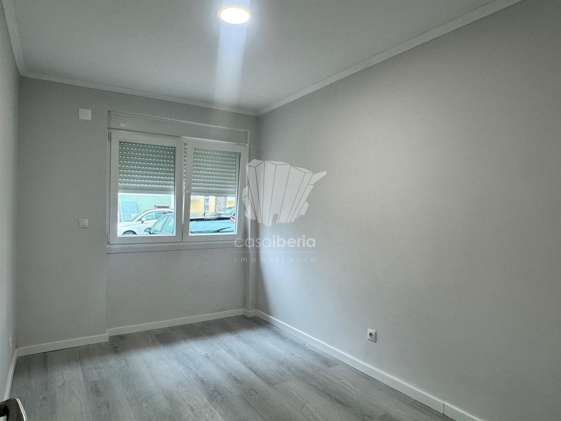 2-Bedroom Apartment in Lisboa — photograph 2