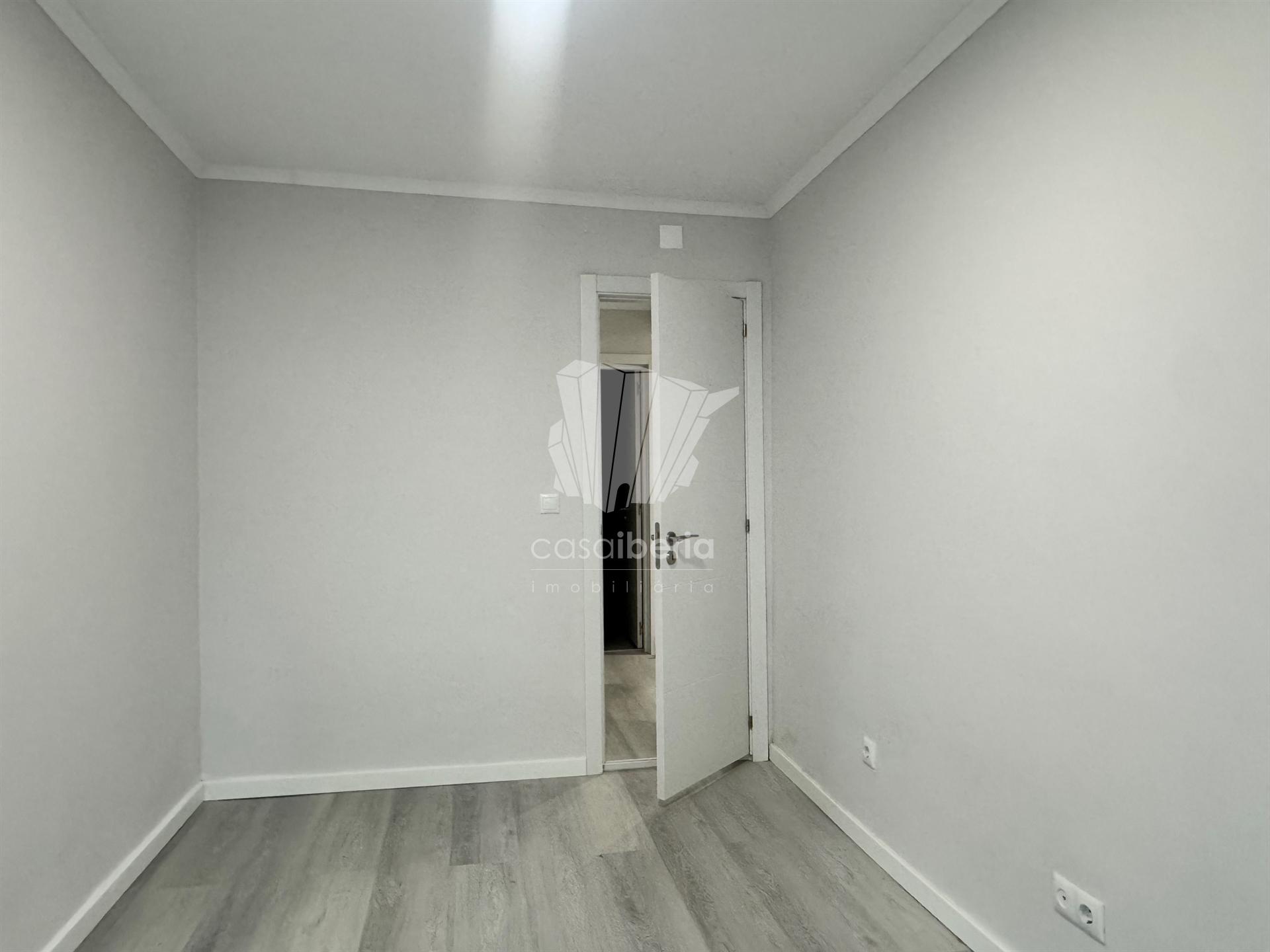 2-Bedroom Apartment in Lisboa — photograph 4