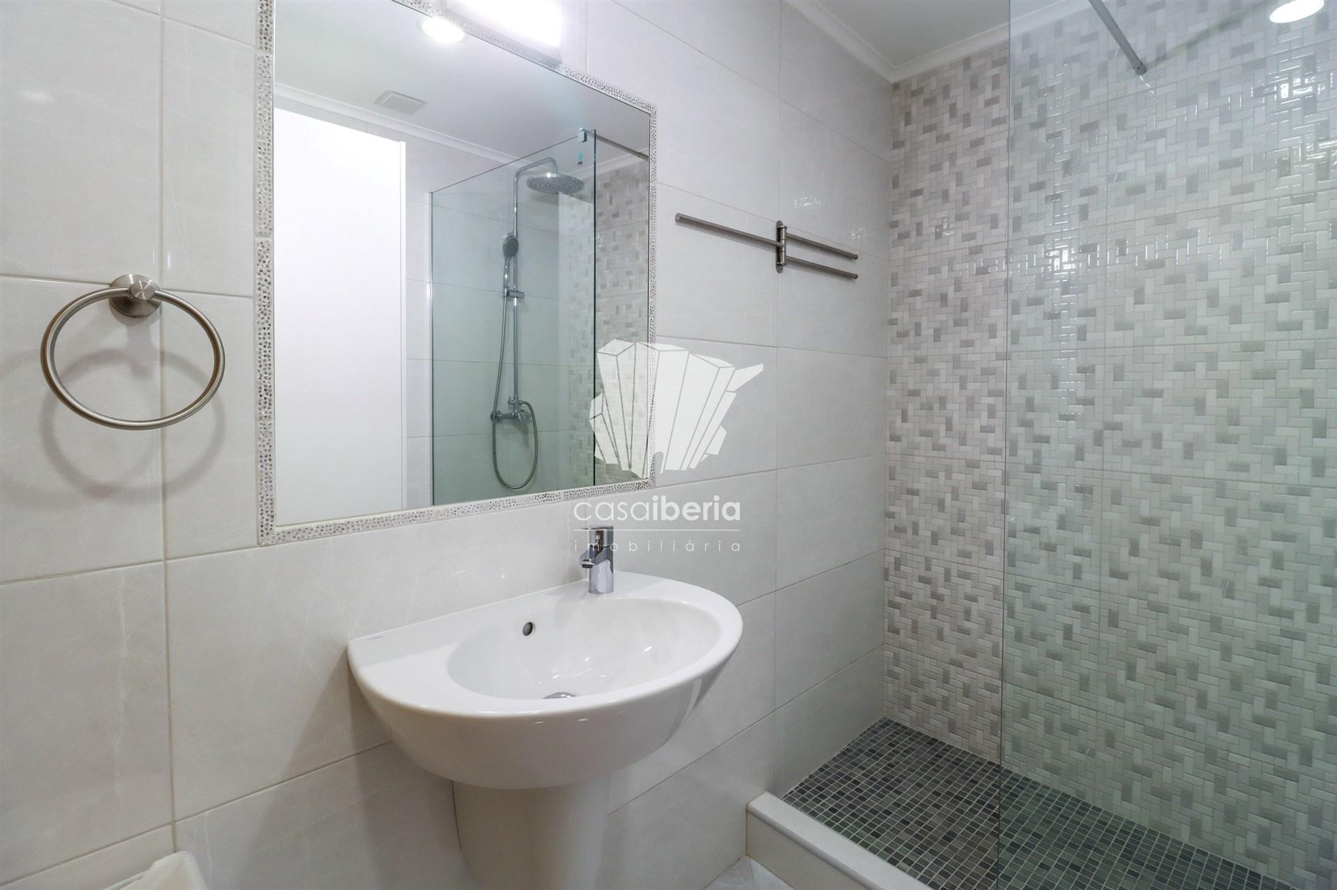 2-Bedroom Apartment in Albufeira — photograph 5