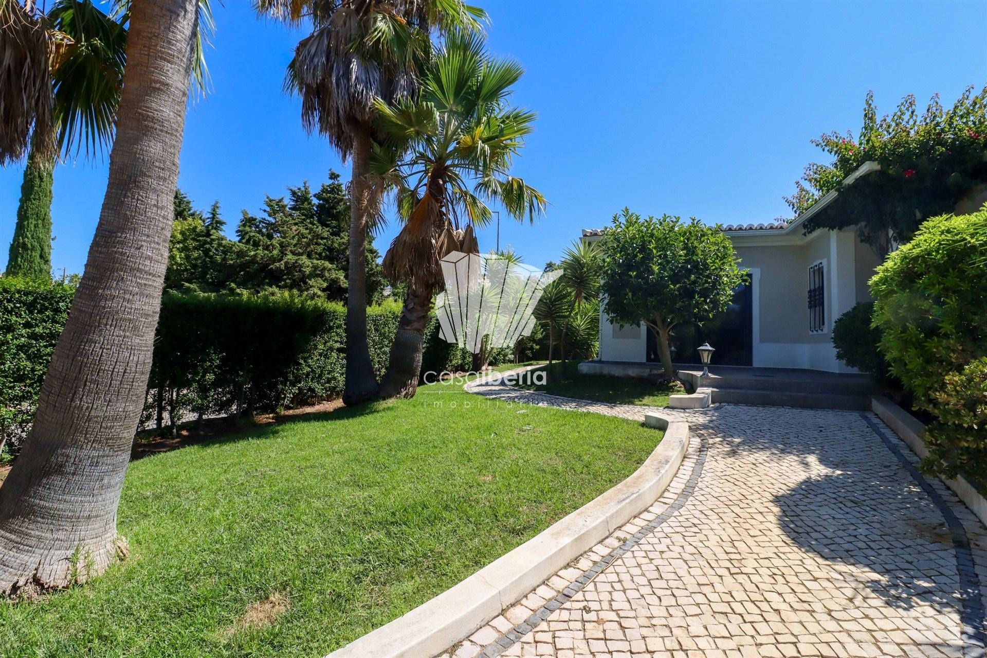 Single-Storey Villa in Lagoa — photograph 4