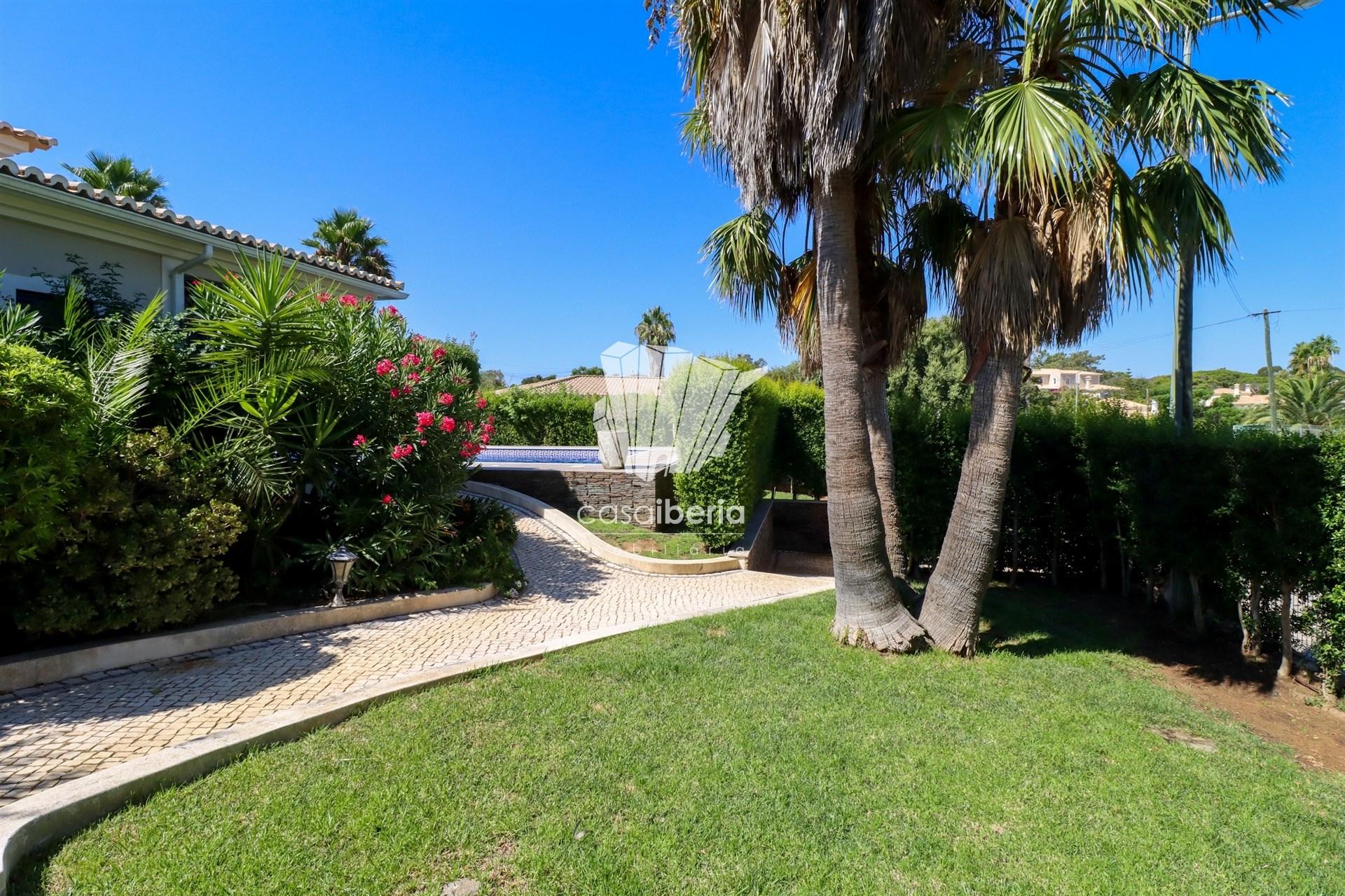 Single-Storey Villa in Lagoa — photograph 3