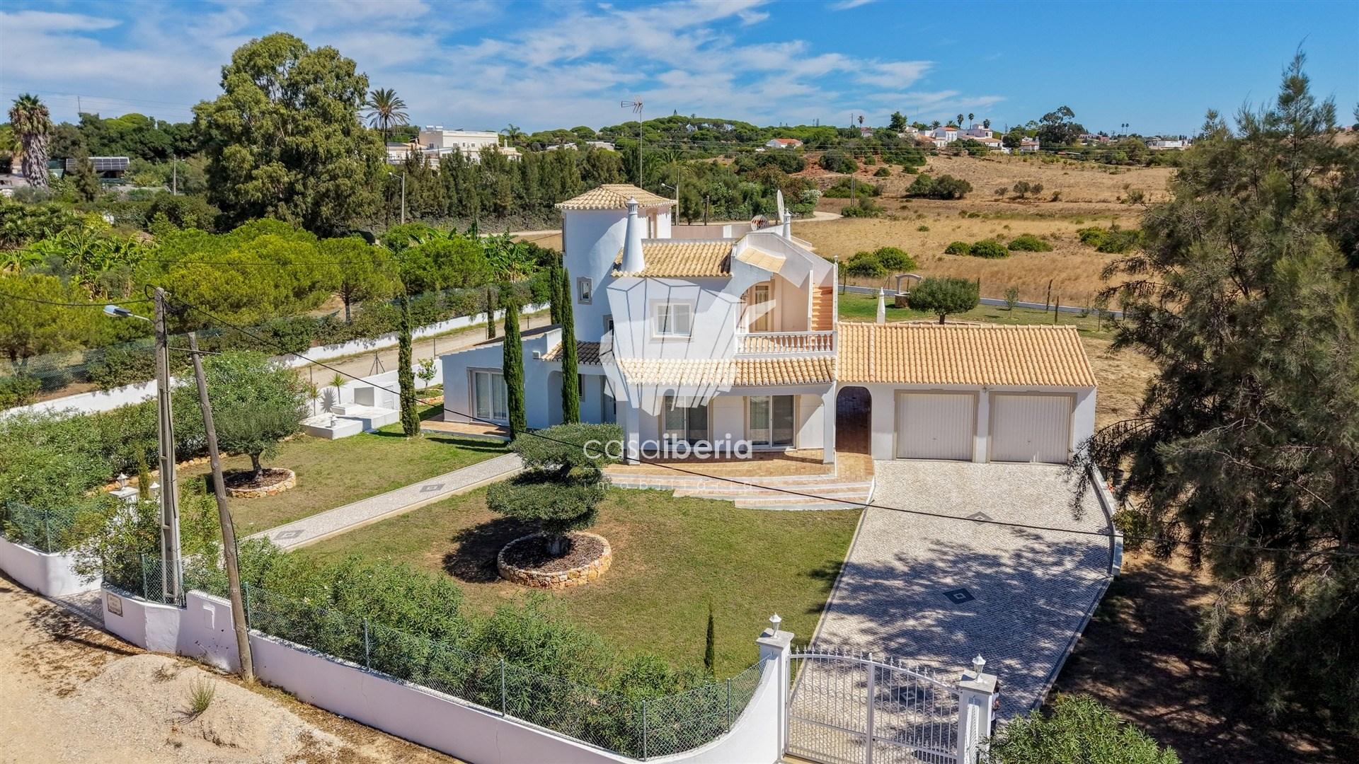 3-Bedroom House in Lagoa — photograph 2