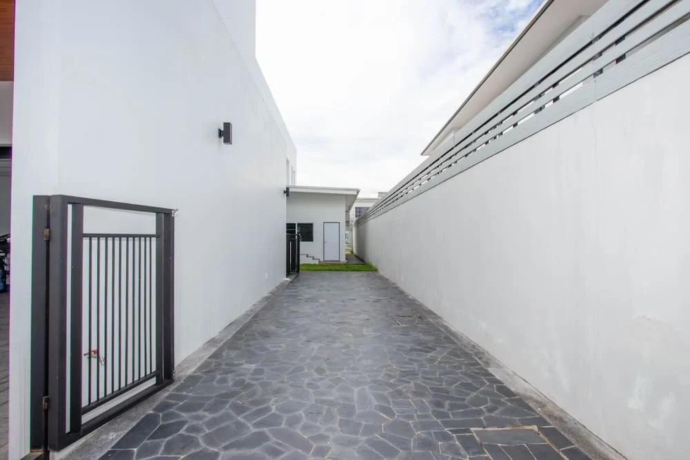 4-Bedroom House in Chiang Mai — photograph 3