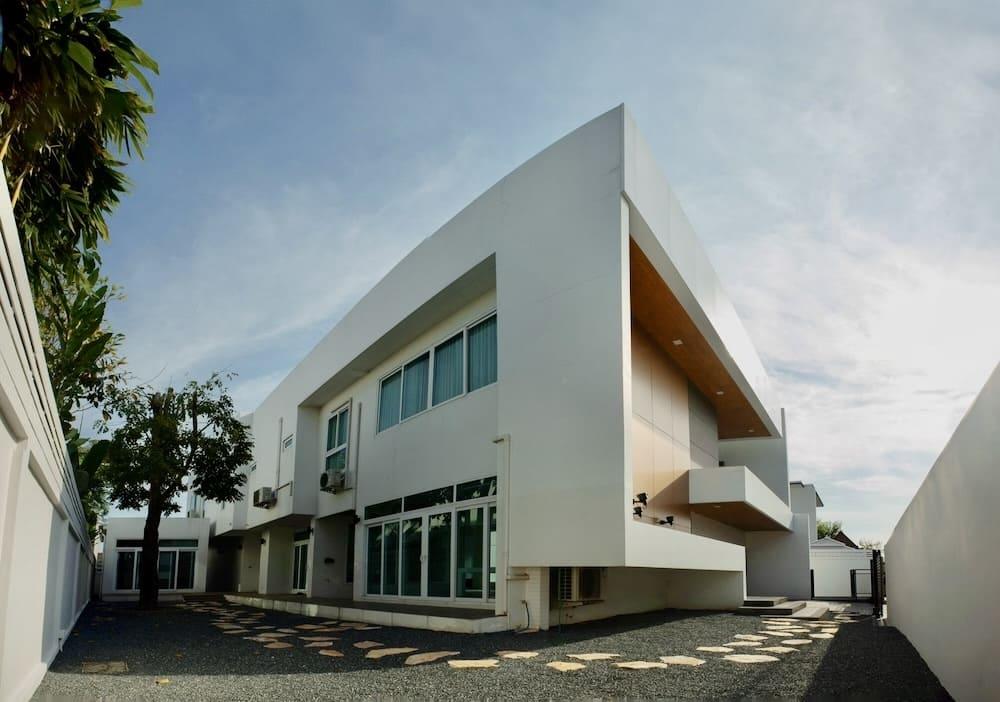 4-Bedroom House in Chiang Mai — photograph 2