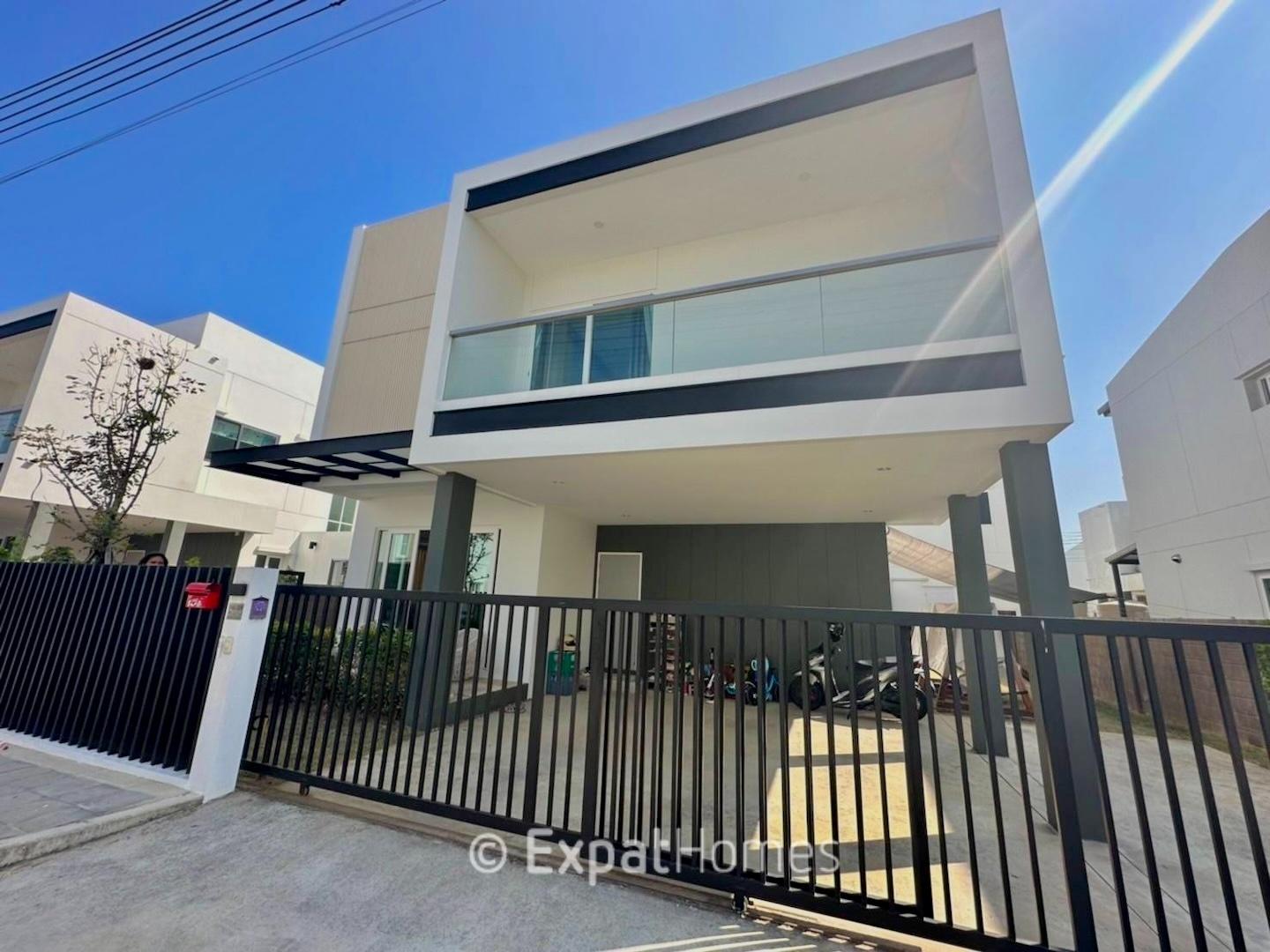 4-Bedroom House in Chiang Mai — photograph 2