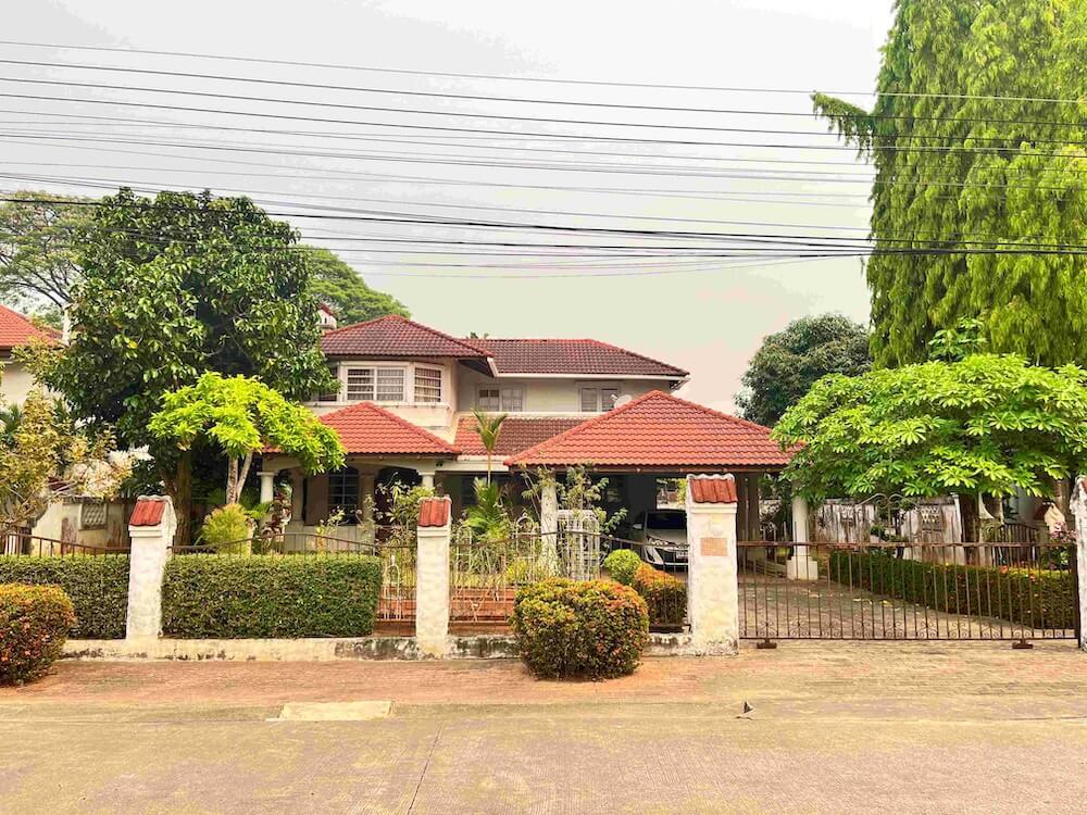 4-Bedroom House in Chiang Mai — photograph 1