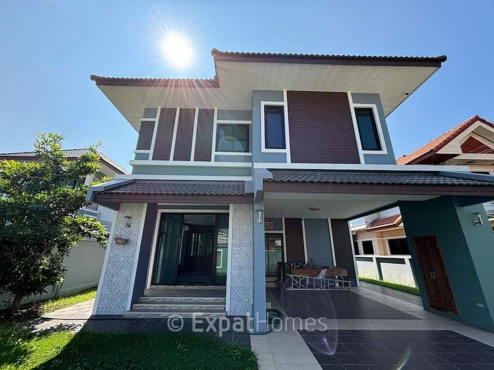 4-Bedroom House in San Sai — photograph 1