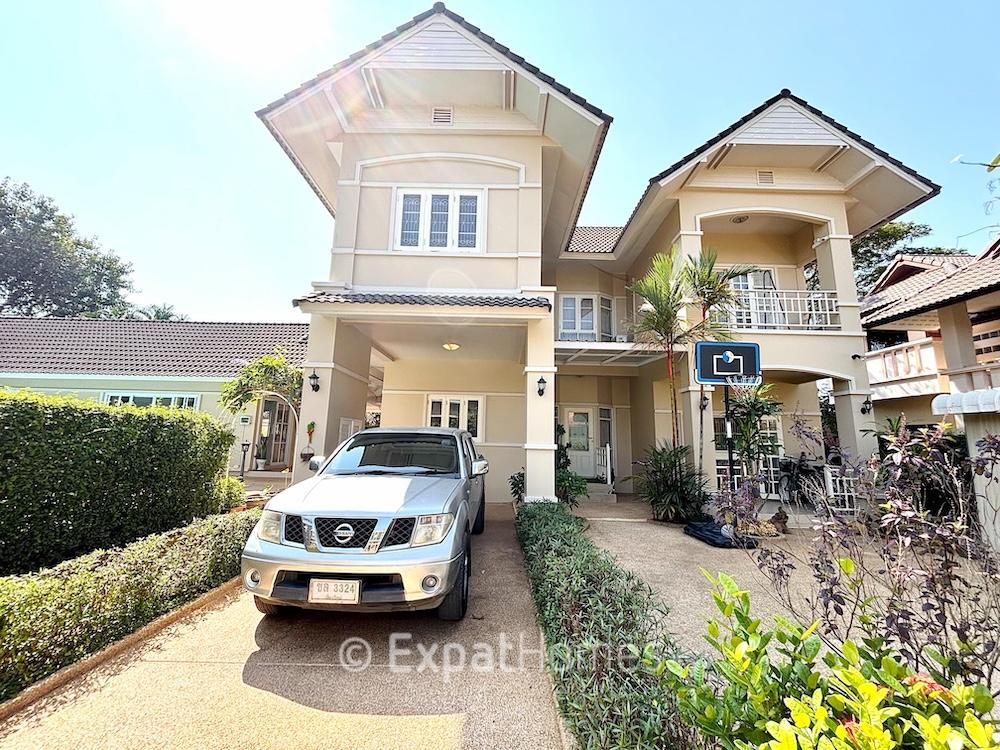 5-Bedroom House in Chiang Mai — photograph 2