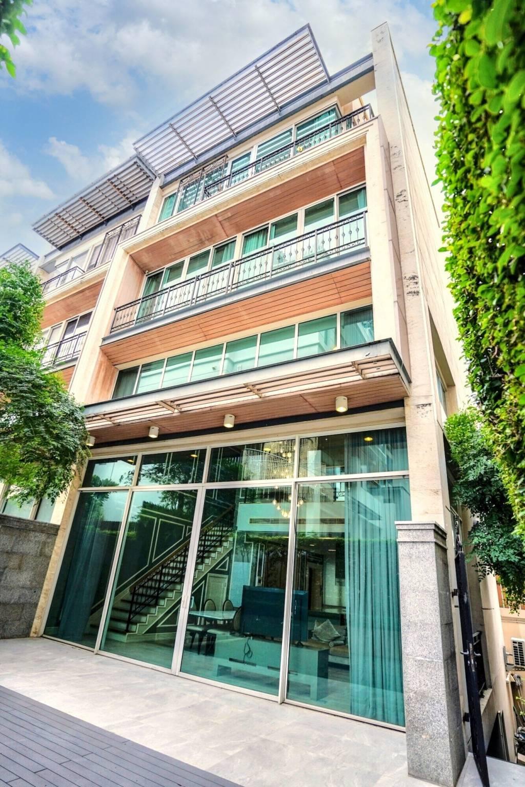 349 Residence — photograph 4