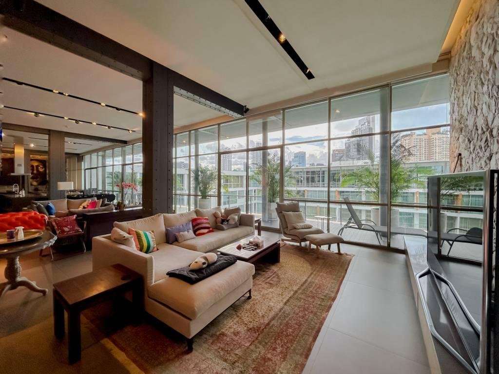 Ficus Lane Condominium — photograph 2