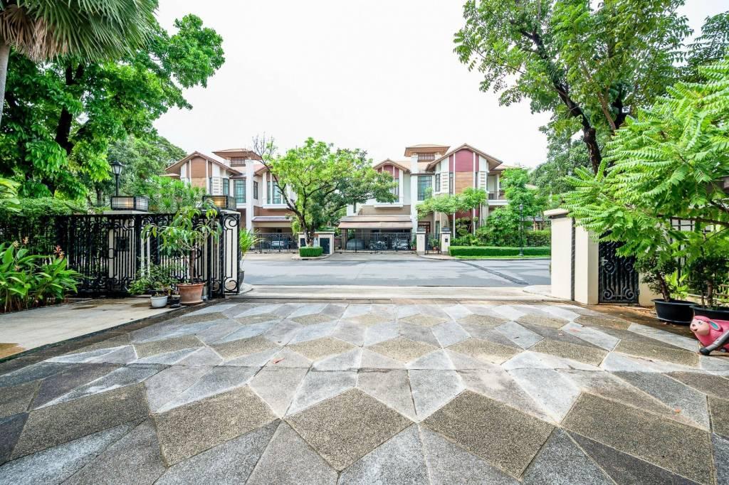 Baan Sansiri Sukhumvit 67 — photograph 3