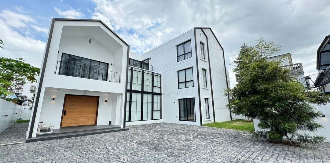 Luxury House near Wongwian Yai — photograph 1