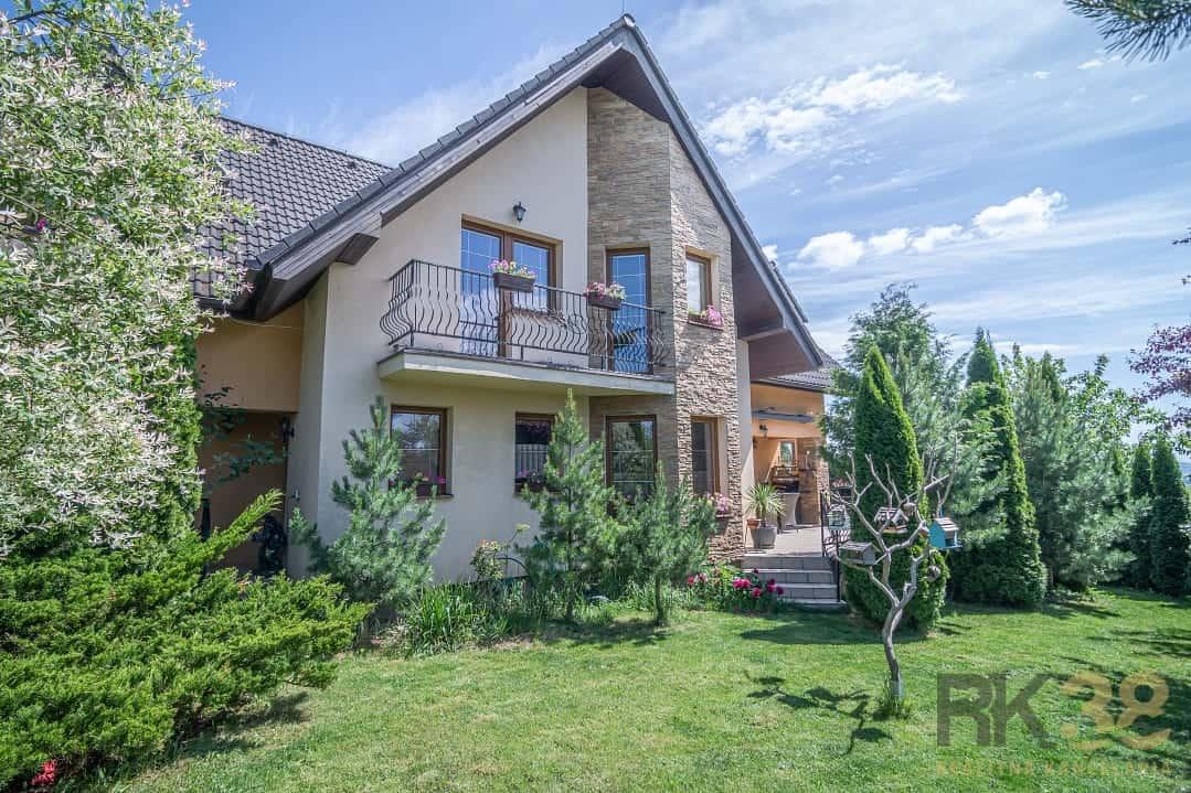 Two-Generation Home in Stará Lesná — photograph 4