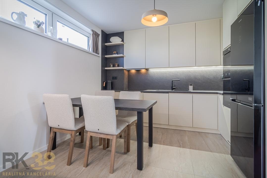 Furnished Tatra-View Apartment in Poprad — photograph 4