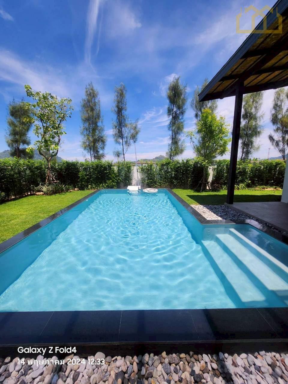 Mountain View Pool Villa in Phuket — photograph 1