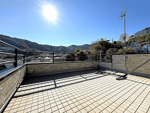 Hot-Spring House in Atami — photograph 4