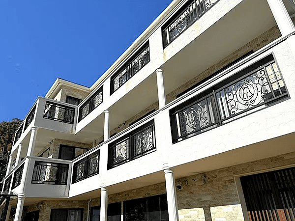 Hot-Spring House in Atami — photograph 2