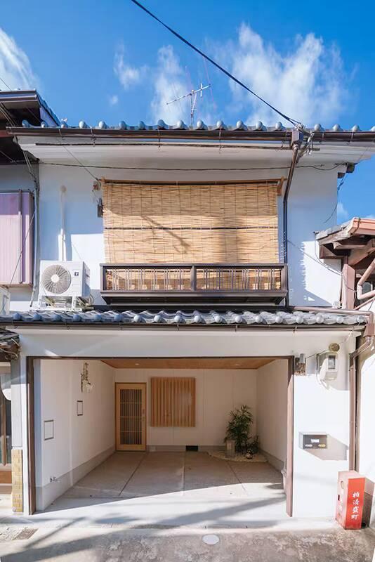 Machiya in Kamigyo-ku, Kyoto — photograph 1