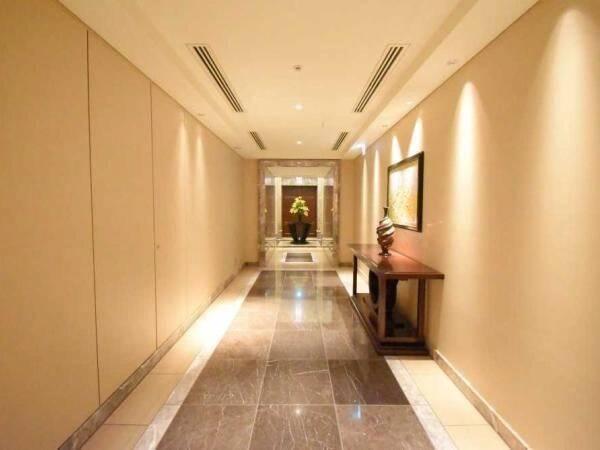 Landmark Tower Apartment in Osaka — photograph 4