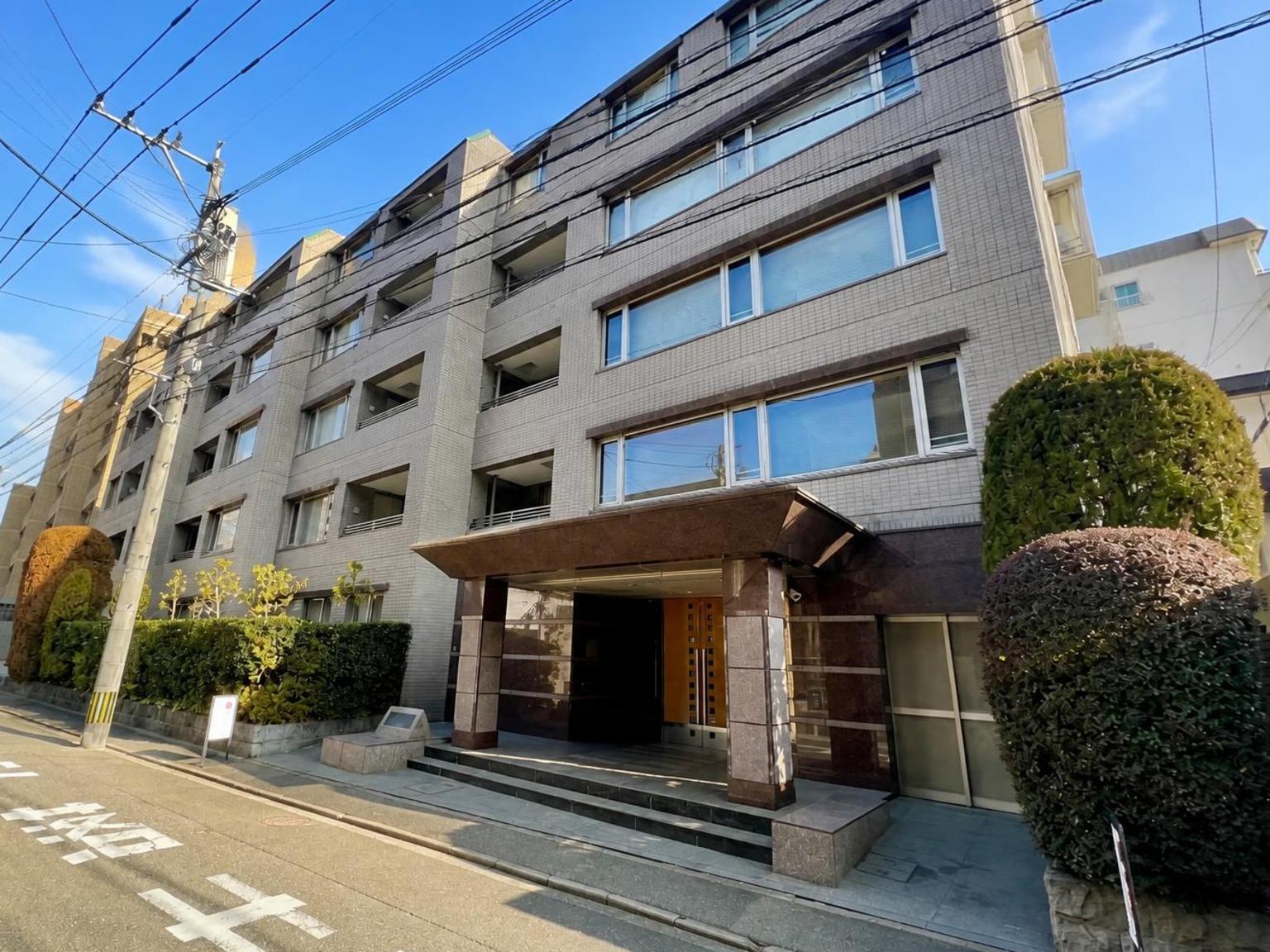 Park House Ohori — photograph 1
