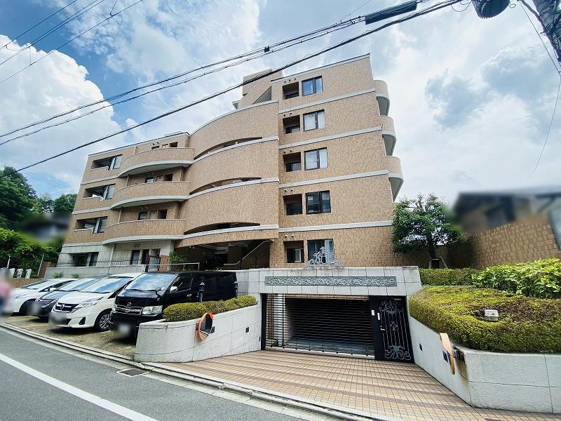 Temple-District Apartment in Kyoto — photograph 3