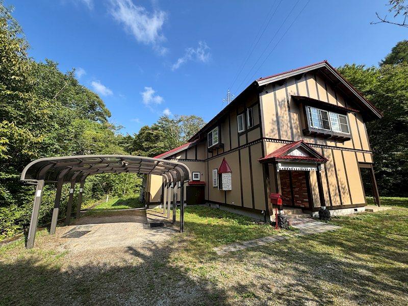 4-Bedroom Detached House in Karuizawa — photograph 2