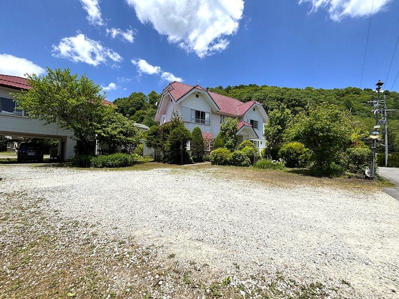 8-Bedroom Detached House in Karuizawa — photograph 2