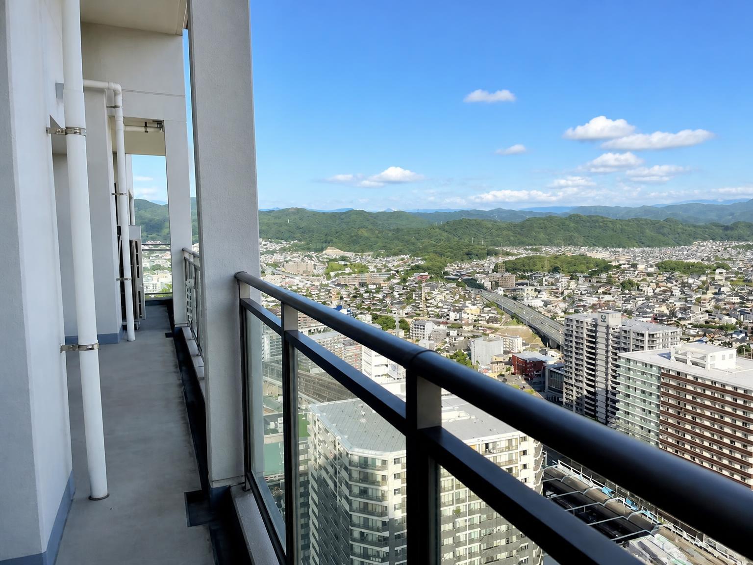 Premist Chihaya Tower Twin Marks — photograph 1