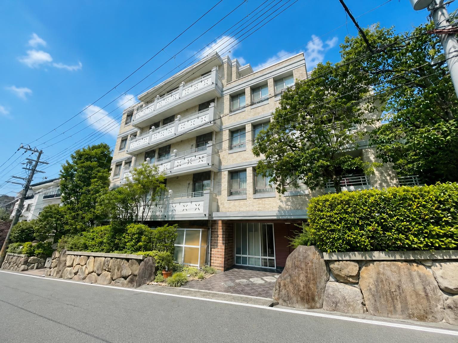 Penthouse Condominium in Kobe — photograph 2