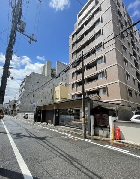 Goshonishi Ebisugawacho Urban Life — photograph 3