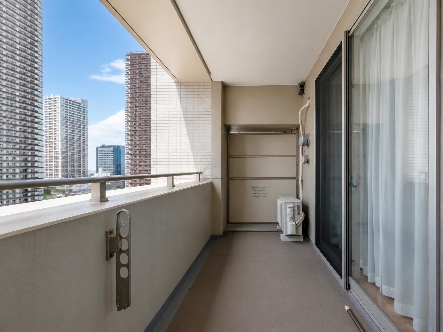 Station-Side Condominium in Kawasaki — photograph 3