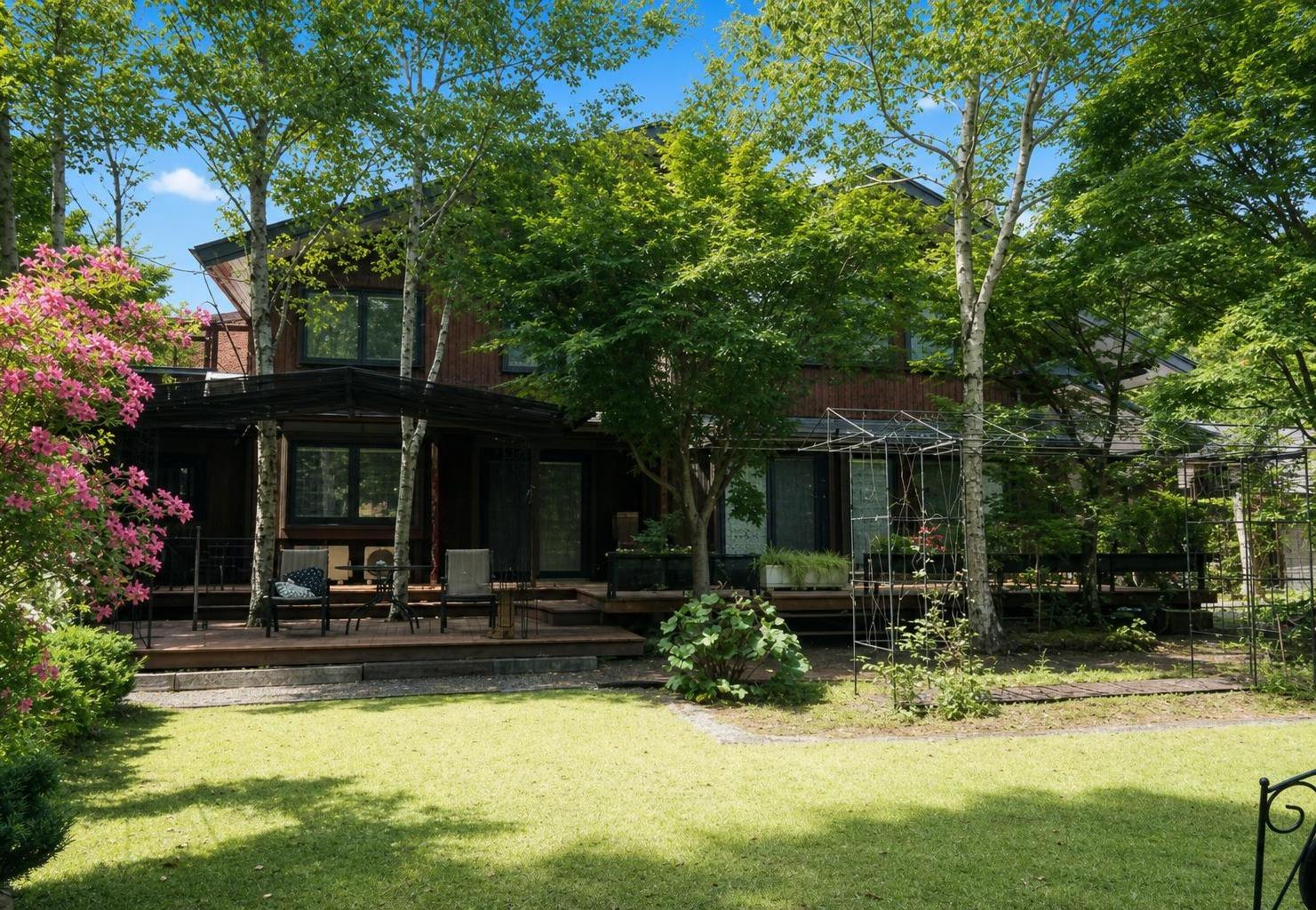 Detached House in Karuizawa — photograph 1