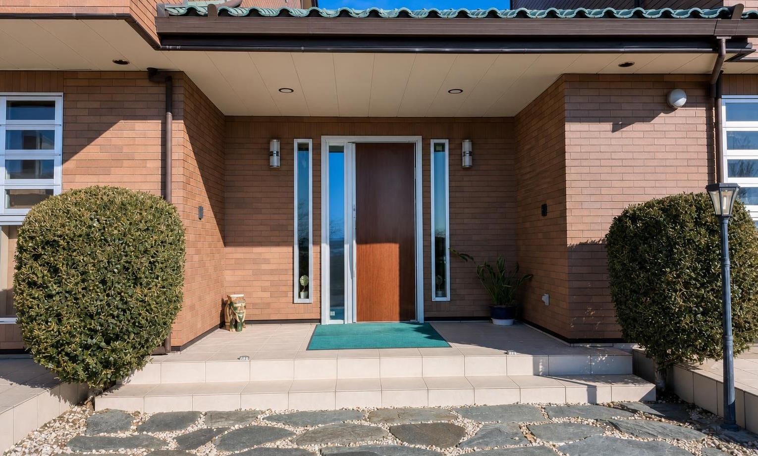Multi-Household House in Isesaki — photograph 2