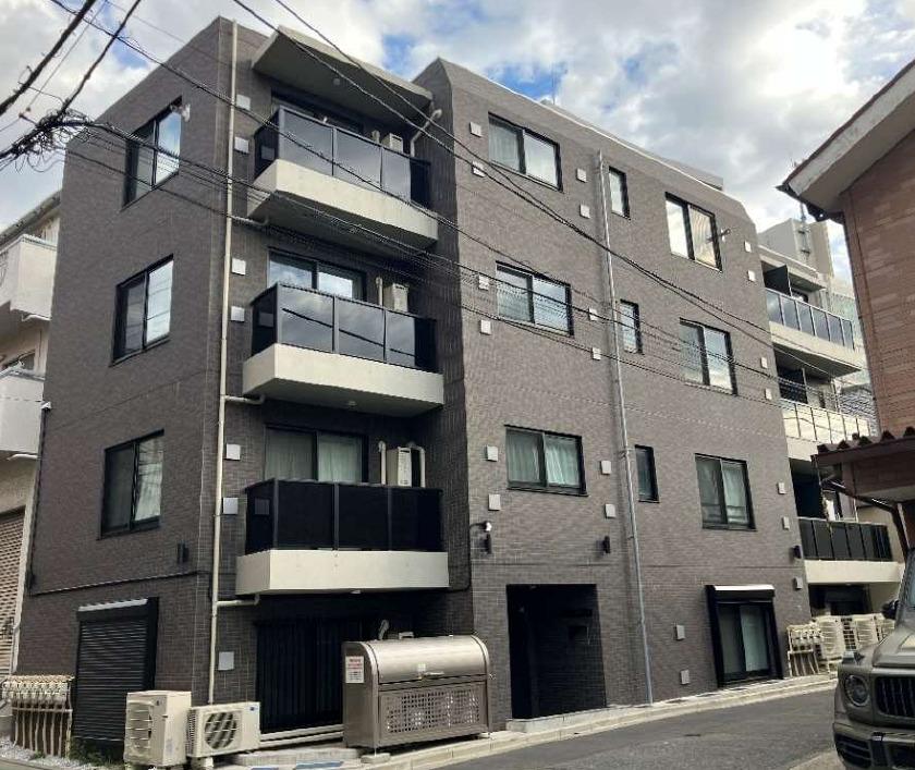 Apartment Building in Shinagawa-ku, Tokyo — photograph 1
