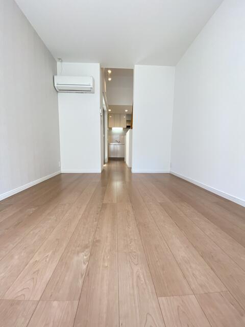 Let Townhouse in Tokyo — photograph 2