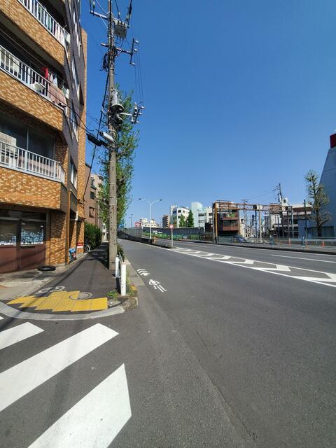 Apartment Building in Ota-ku, Tokyo — photograph 5