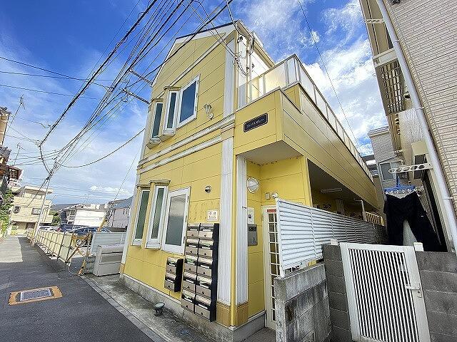 Apartment Building in Nakano-ku, Tokyo — photograph 2