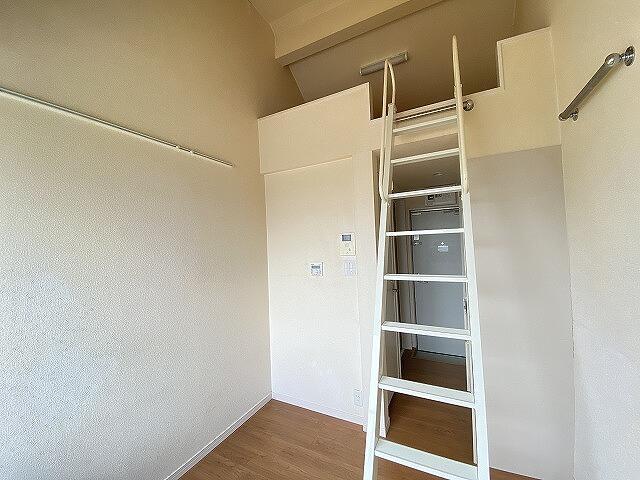 Apartment Building in Nakano-ku, Tokyo — photograph 4