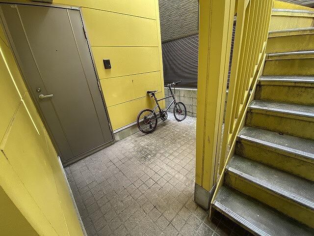 Apartment Building in Nakano-ku, Tokyo — photograph 3
