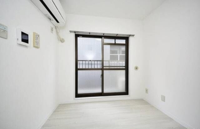 Apartment Building in Adachi-ku, Tokyo — photograph 5