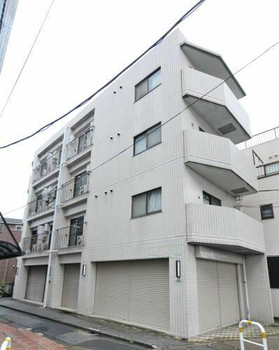 Apartment Building in Adachi-ku, Tokyo — photograph 2